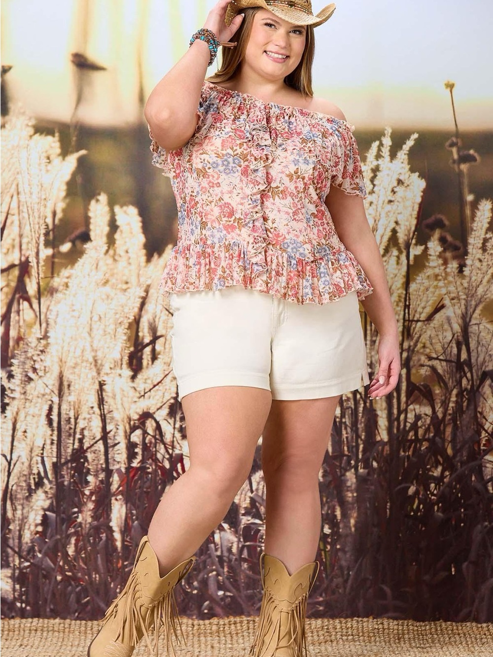 Cato | PLUS SIZE HIGH RISE WHIPSTITCH SHORTS - Picture 3 of 3
